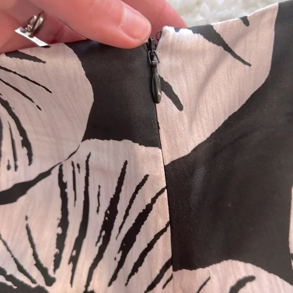 Kendall + Kylie Leaf Print Silk Shorts - Picture 3 of 4